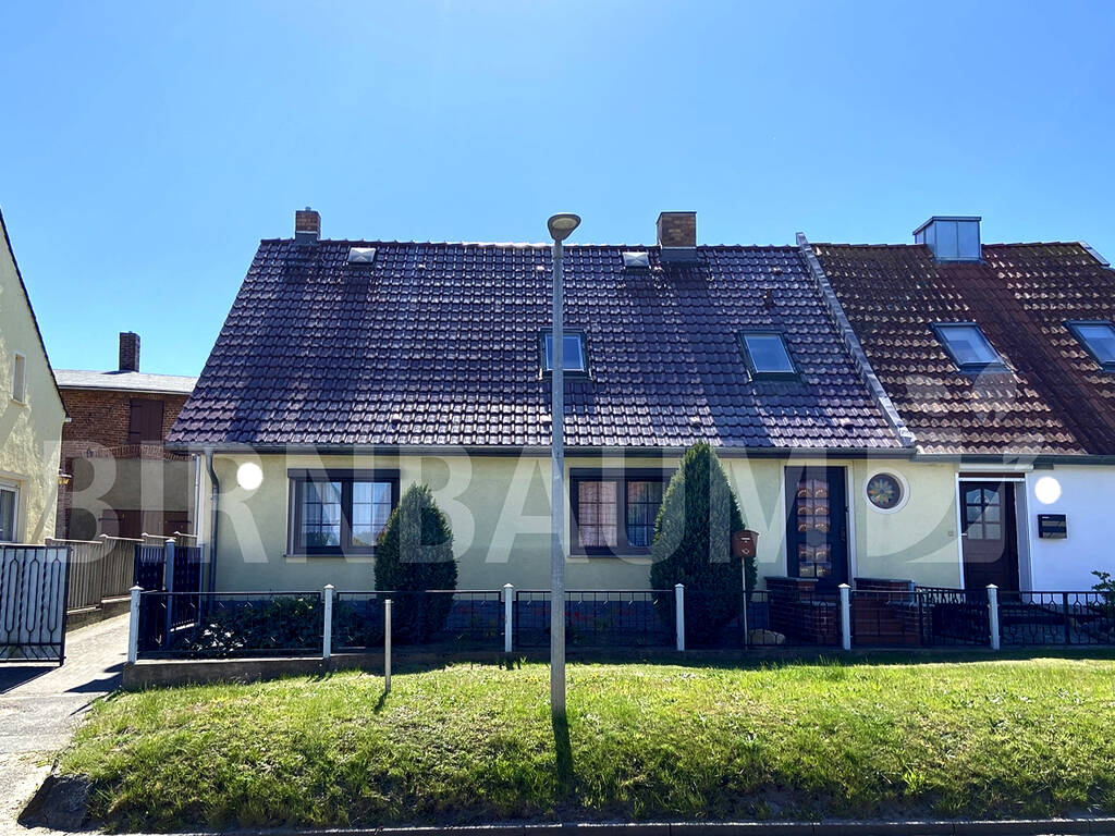 Hausansicht Straßenseite Hausansicht Straßenseite