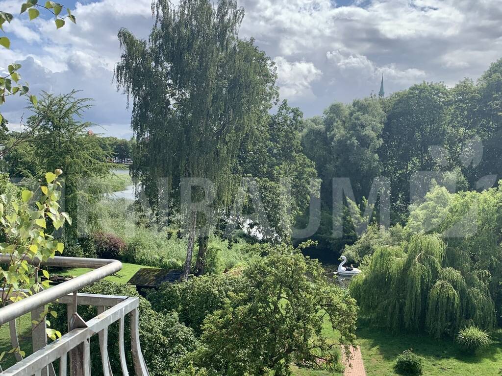 Balkonblick auf das Gemeinschaftsgrundstück