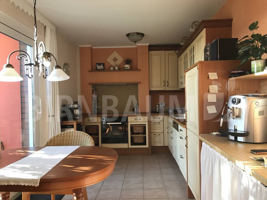 Küche mit Einbauküche